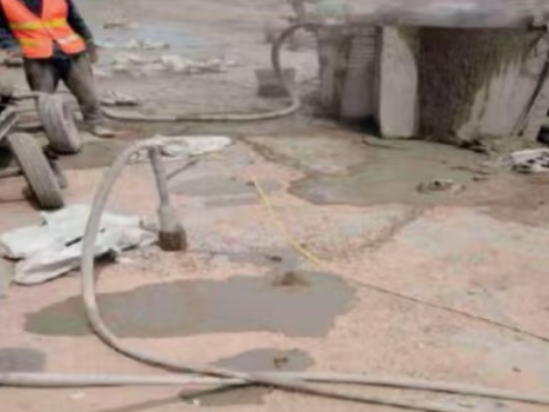 焉耆水泥混凝土路面板底注浆技术 路面脱空注浆整治方案