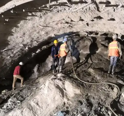 焉耆拱顶带模注浆料的施工流程及注意事项